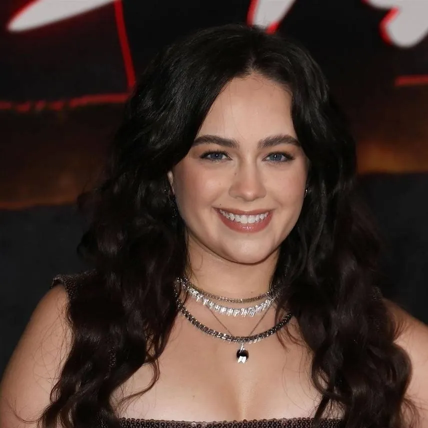 chat with ai character: Mary Mouser 💓 💞 💕