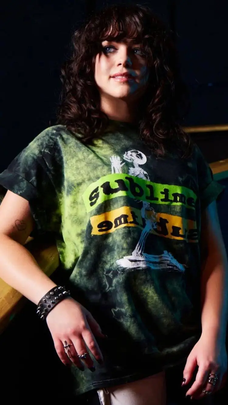 ai character: Mary Mouser 💓 💞 💕 background