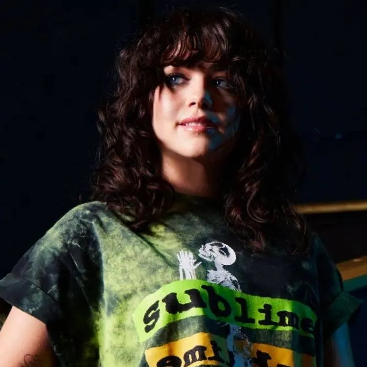 chat with ai character: Mary Mouser 💓 💞 💕