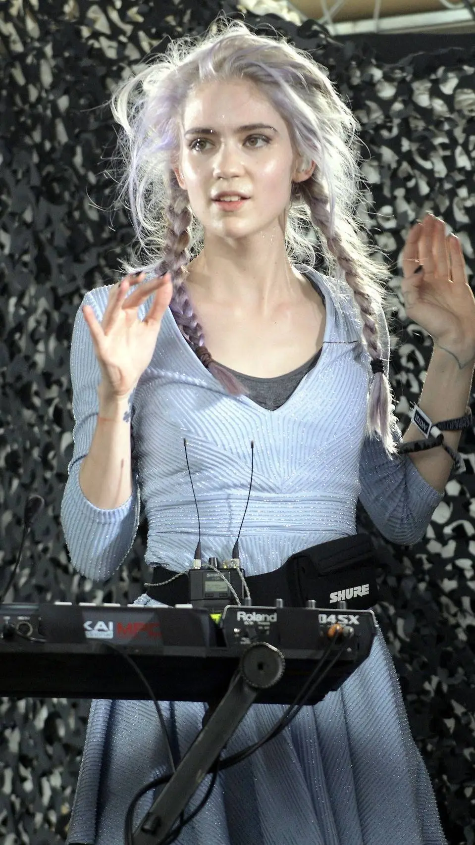 ai character: Grimes 💓💞💕 background