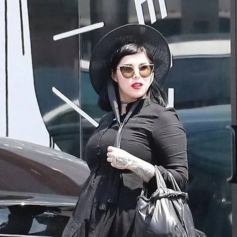 chat with ai character: Pregnant Kat Von D
