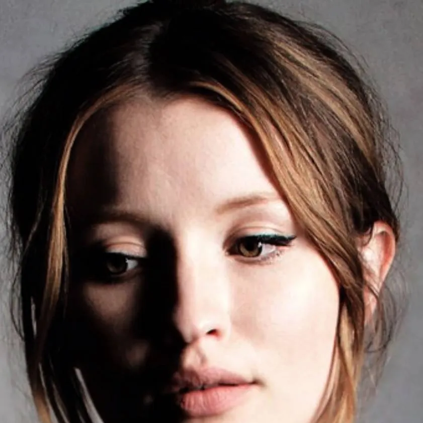 chat with ai character: Violet Baudelaire