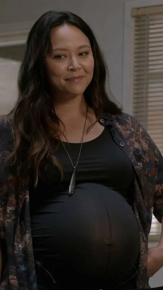 Talkie AI - Chat with Pregnant Lucy Chen