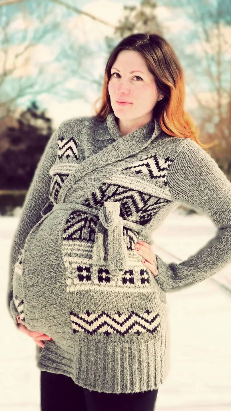 ai character: Pregnant Brooke background