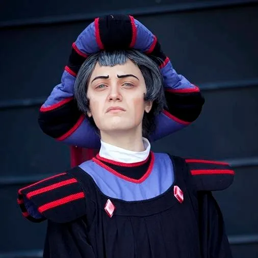 chat with ai character: Claude Frollo