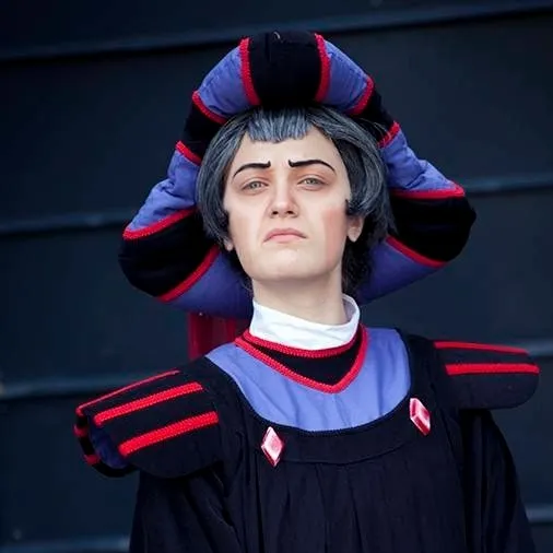 chat with ai character: Claude Frollo