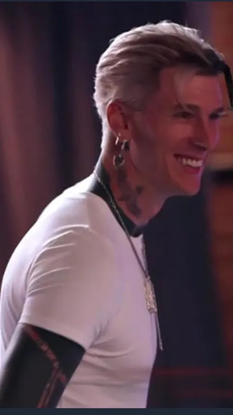 ai character: MGK background