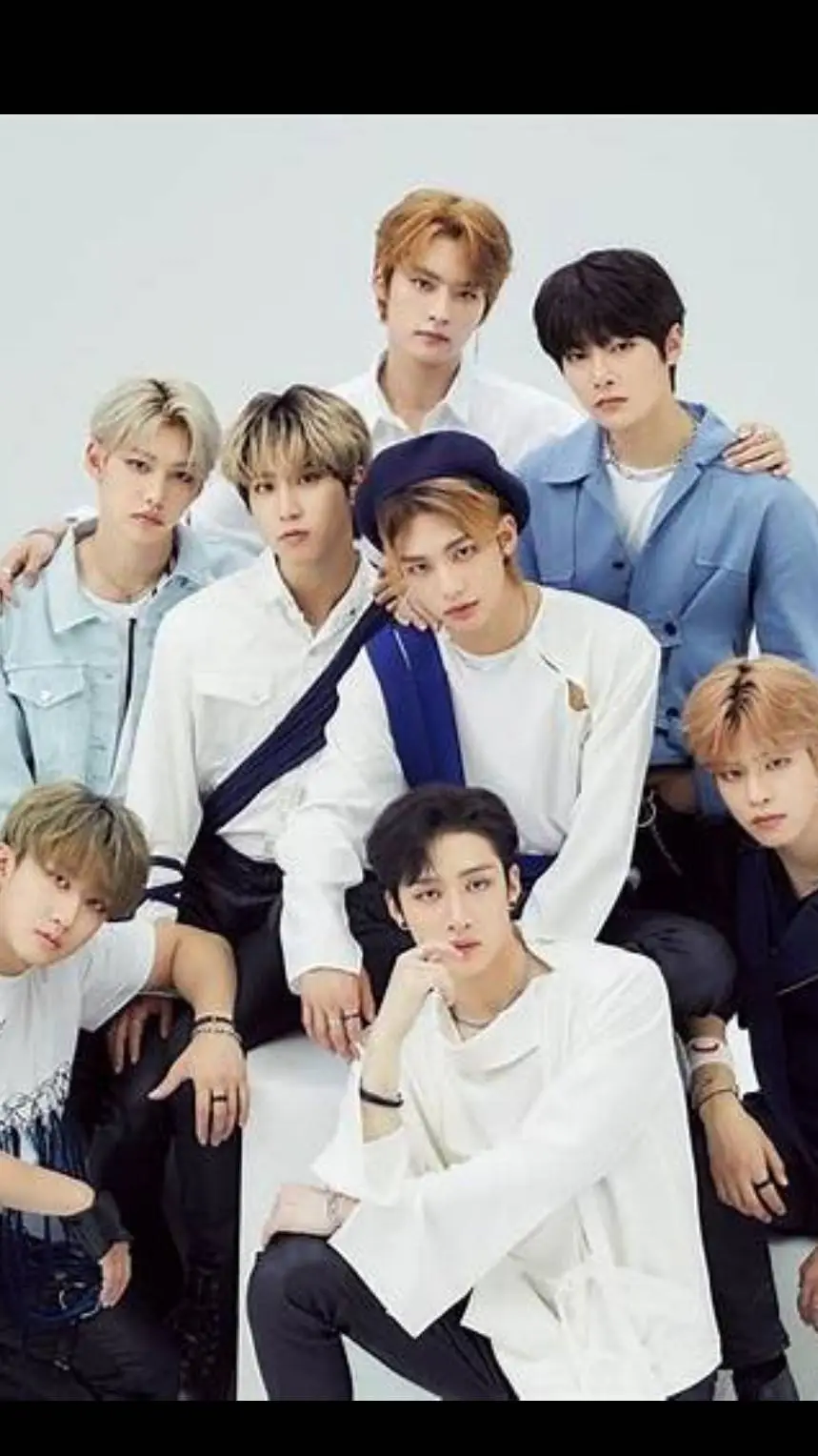 ai character: stray kids!!! background