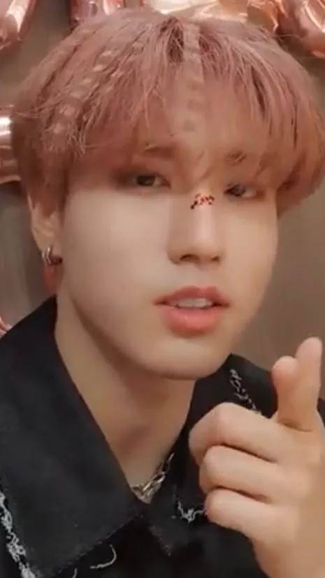 ai character: MINSUNG background