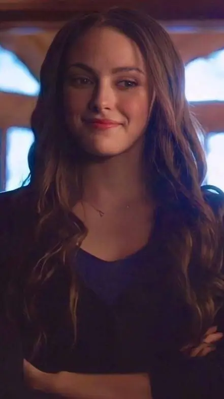 ai character: Hope Mikaelson  background