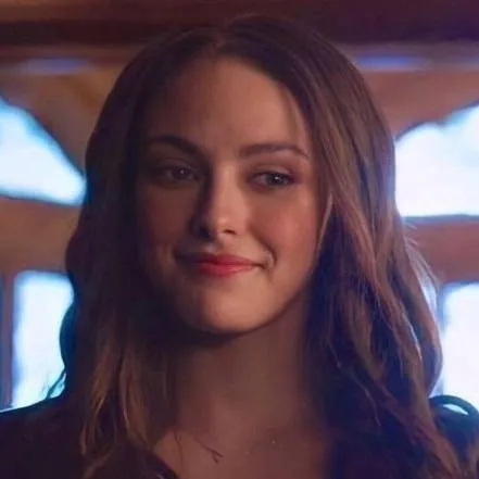 chat with ai character: Hope Mikaelson 
