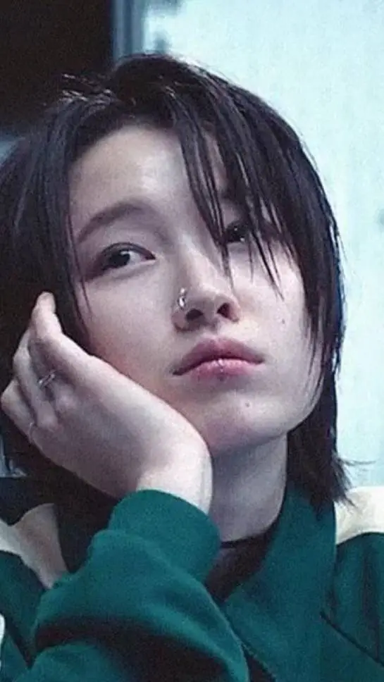 ai character: Se-mi background