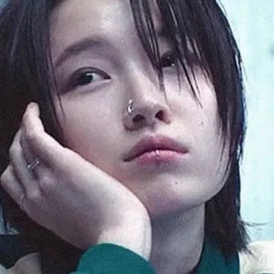 chat with ai character: Se-mi