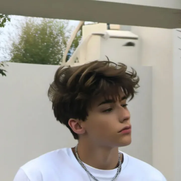 chat with ai character: Noah