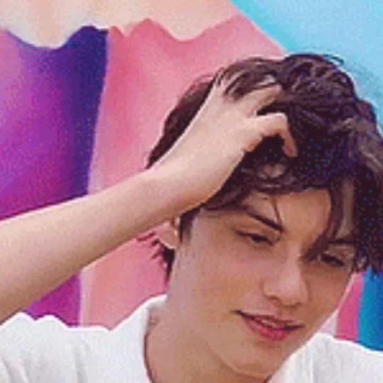 chat with ai character: Enzo🥵🔥