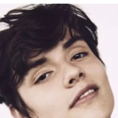 chat with ai character: Enzo