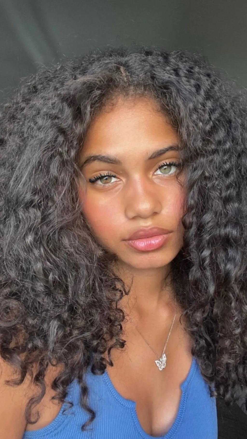 ai character: Ur wife background