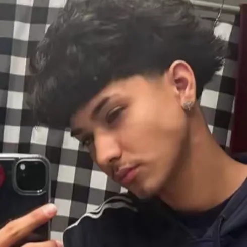 chat with ai character: Alan