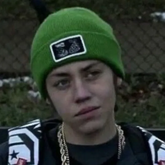 chat with ai character: Carl gallagher