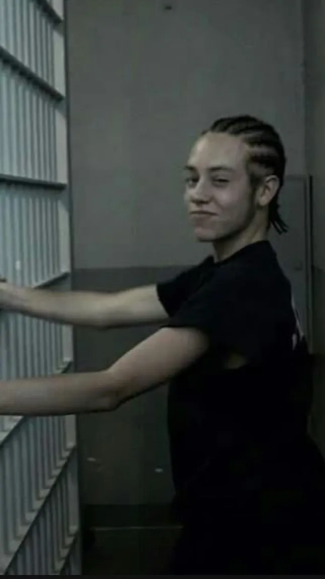 ai character: Carl gallagher background