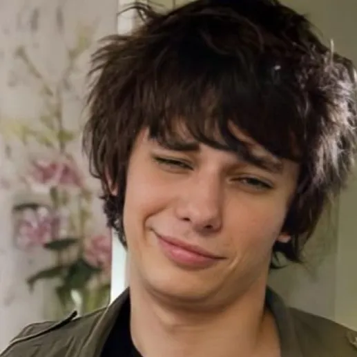 chat with ai character: Rodrick