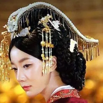 chat with ai character: Empress wei zifu