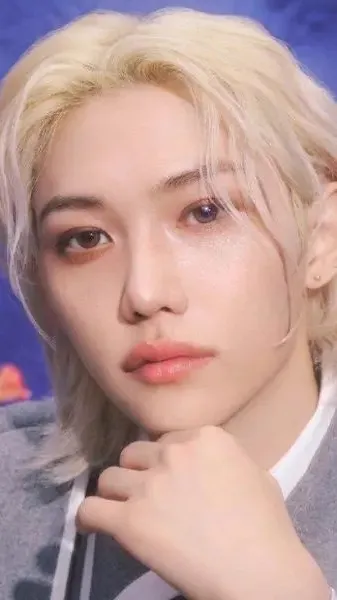 ai character: 🤝❤️Felix🫶 background