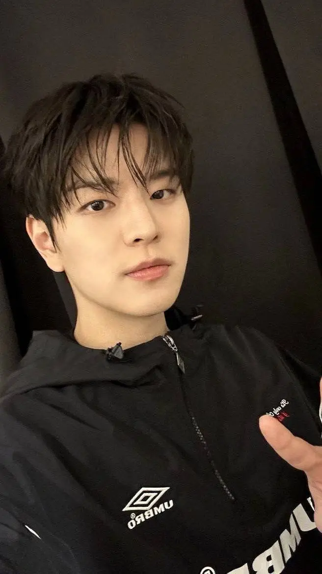 ai character: Kim Seungmin  background