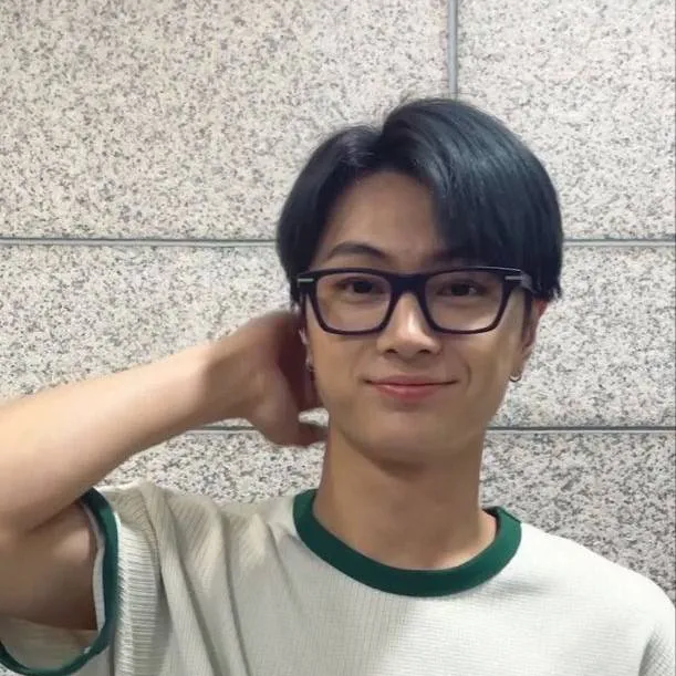 chat with ai character: Jay 어치
