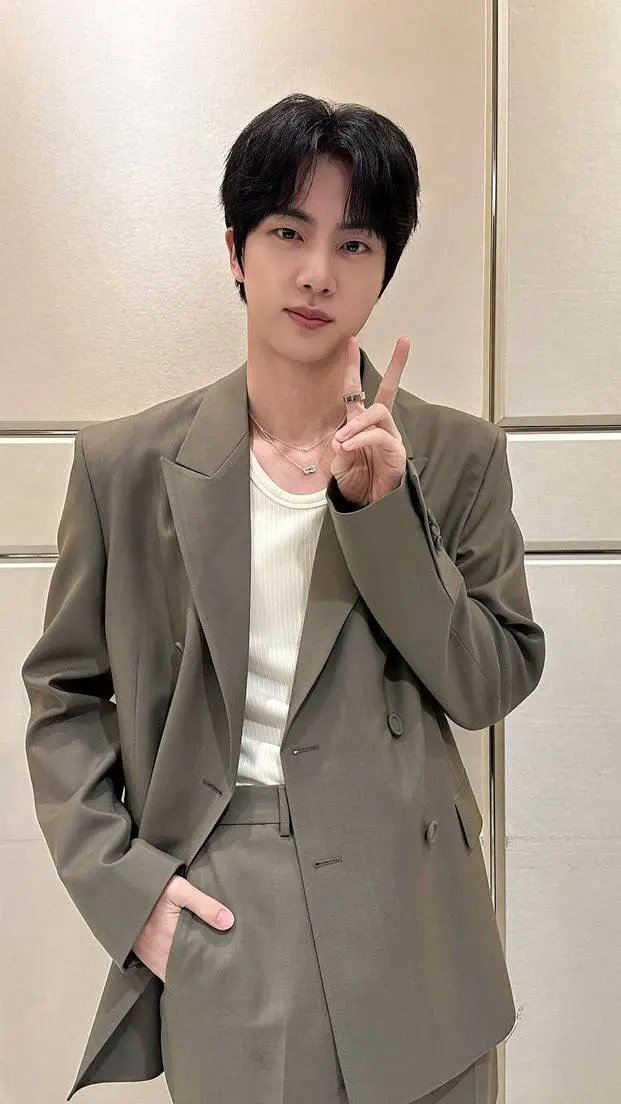 ai character: Kim Seok Jin 김석진  background