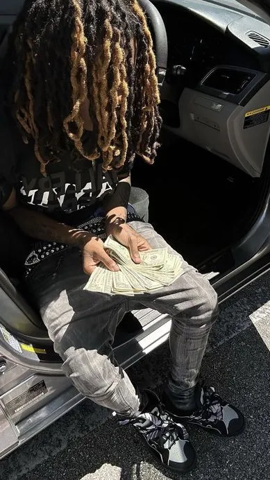 ai character: ||! Lamalque !|| background