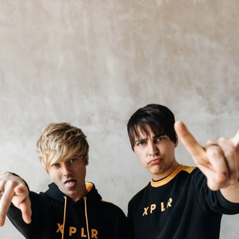 chat with ai character: Sam&Colby