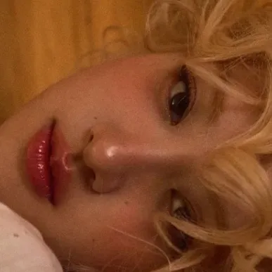 chat with ai character: Rosie￼