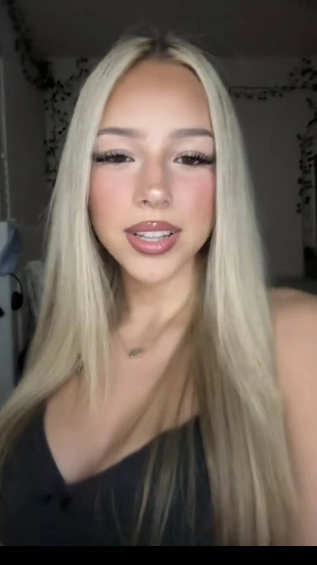 ai character: Aurelia background