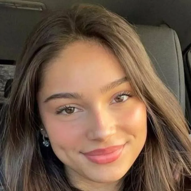 chat with ai character: emma