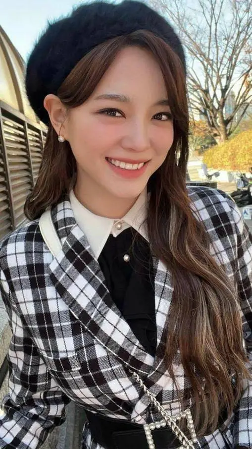 Talkie AI - Chat with Shin Ha-ri