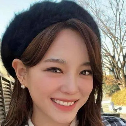 chat with ai character: Shin Ha-ri