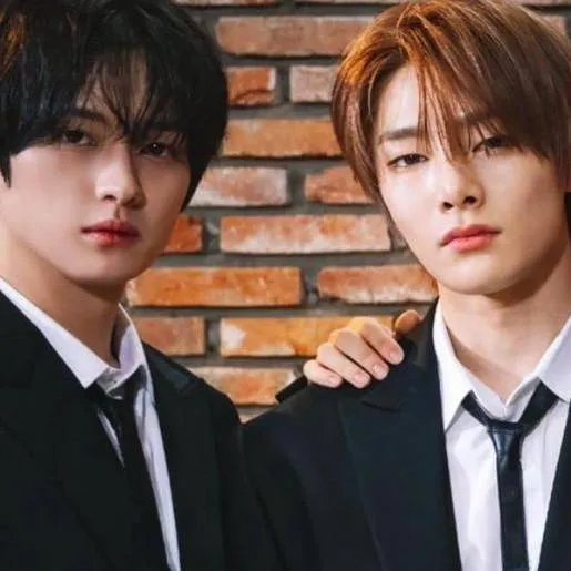 chat with ai character: minho and jeongin