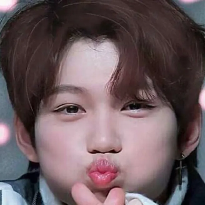 chat with ai character: Cute Felix