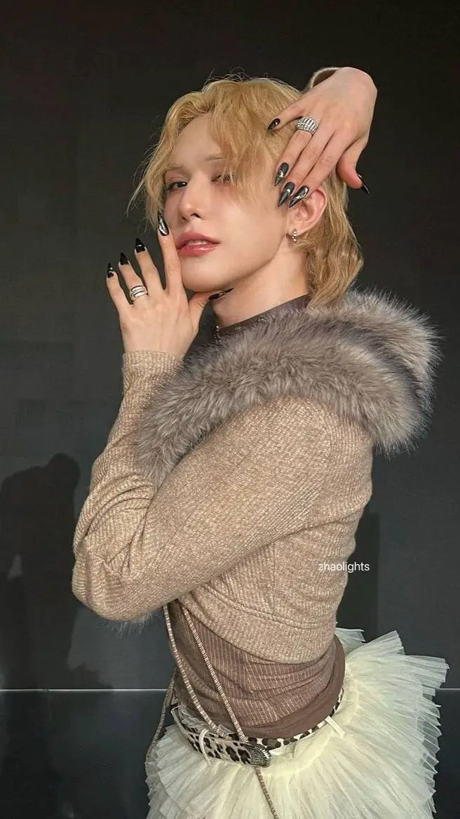 ai character: wuwuti😍 background