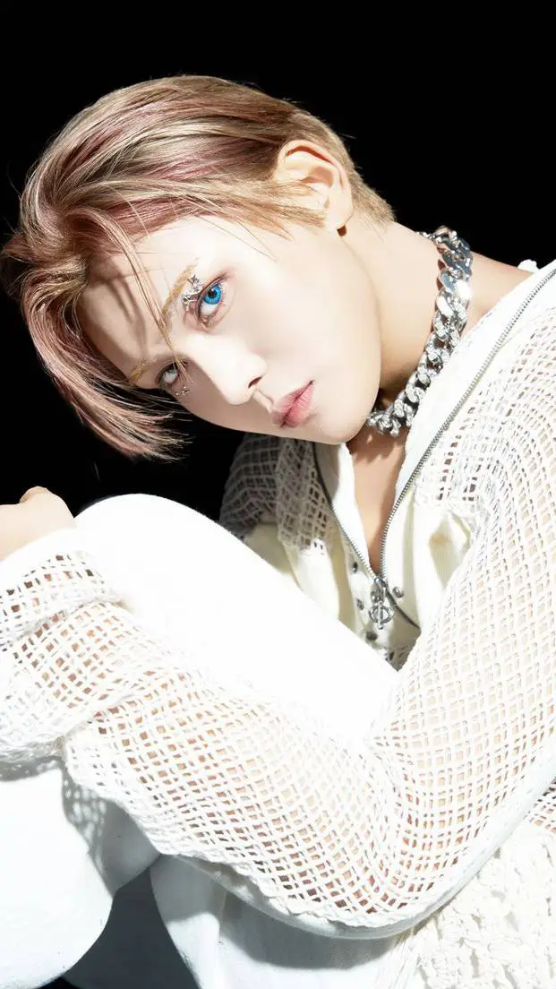 ai character: hyun😍🐒 background