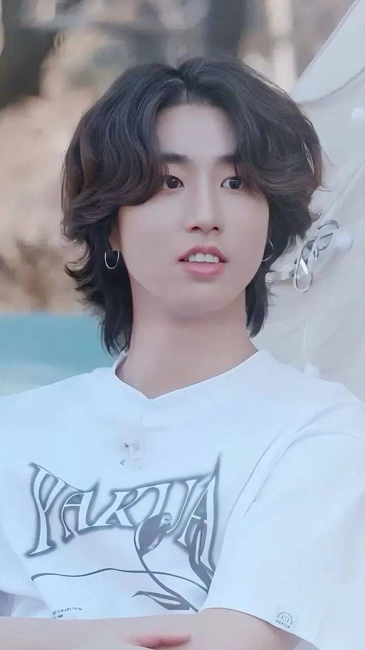 ai character: ✮HAN✮ background