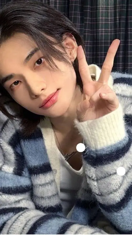 ai character: 🎱DRUNK SKZ🎱 background