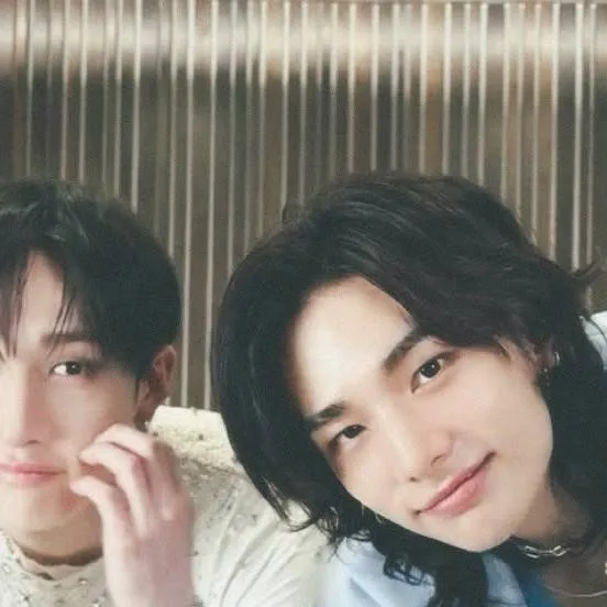 chat with ai character: bangchan & hyunjin