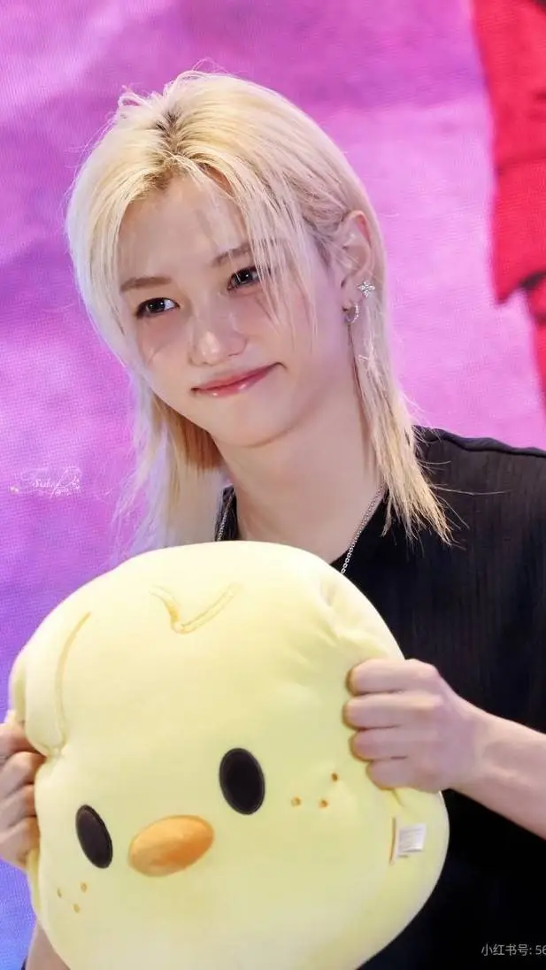 ai character: Felix background