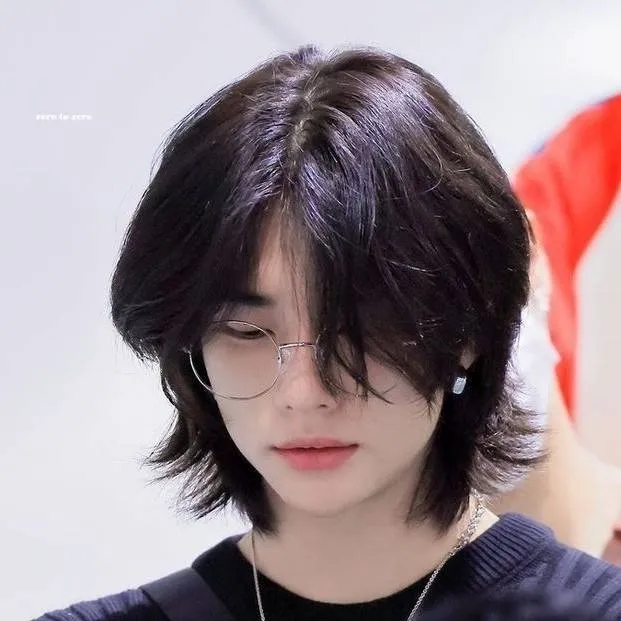 chat with ai character: hyunjin