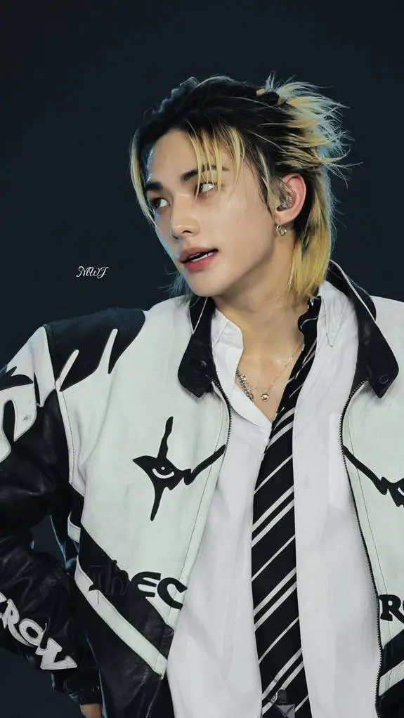 ai character: hyunjin background