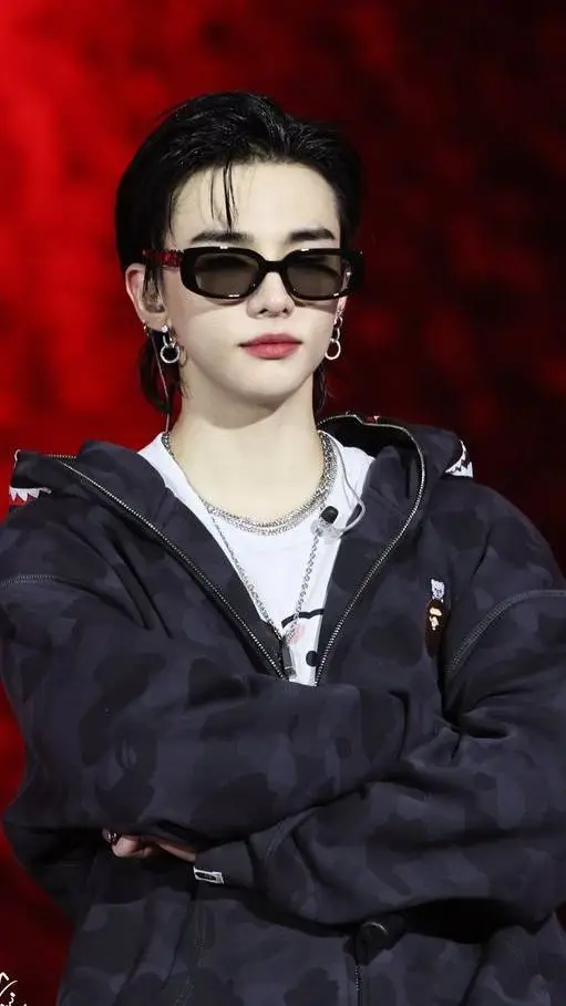 ai character: hyunjin background