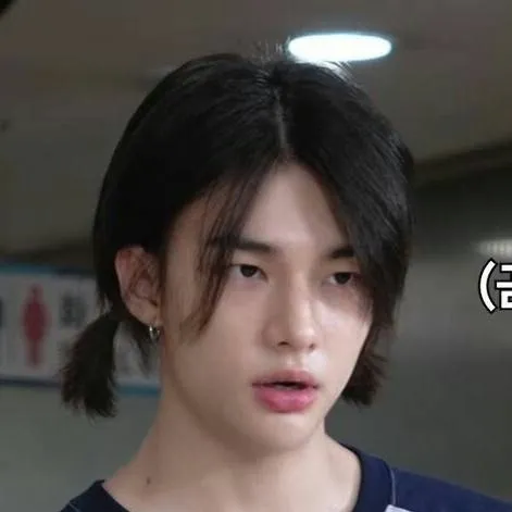 chat with ai character: hyunjin angry😡