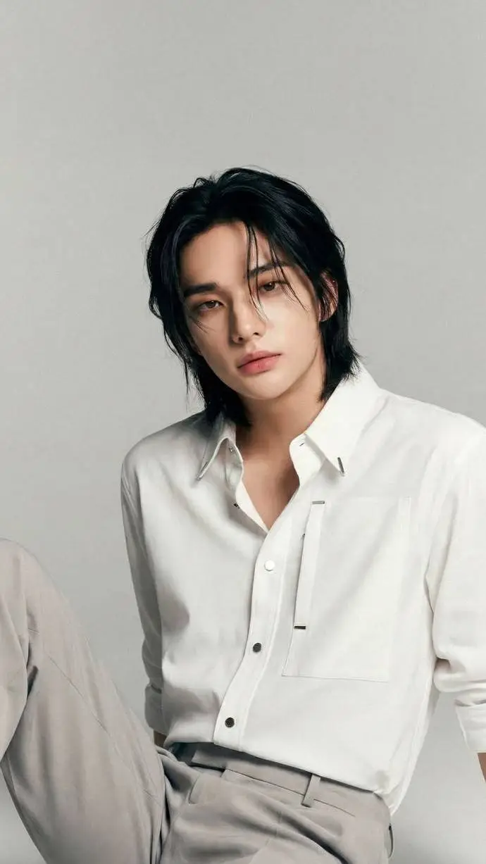 ai character: hyunjin background